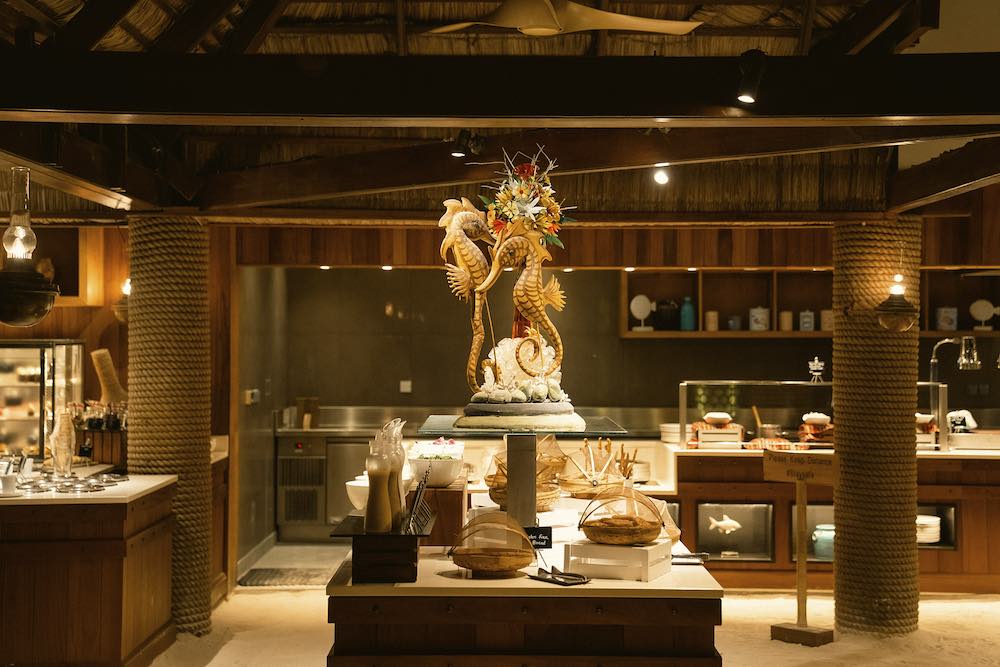 Manta Restaurant at Constance Moofushi thumbnail 3